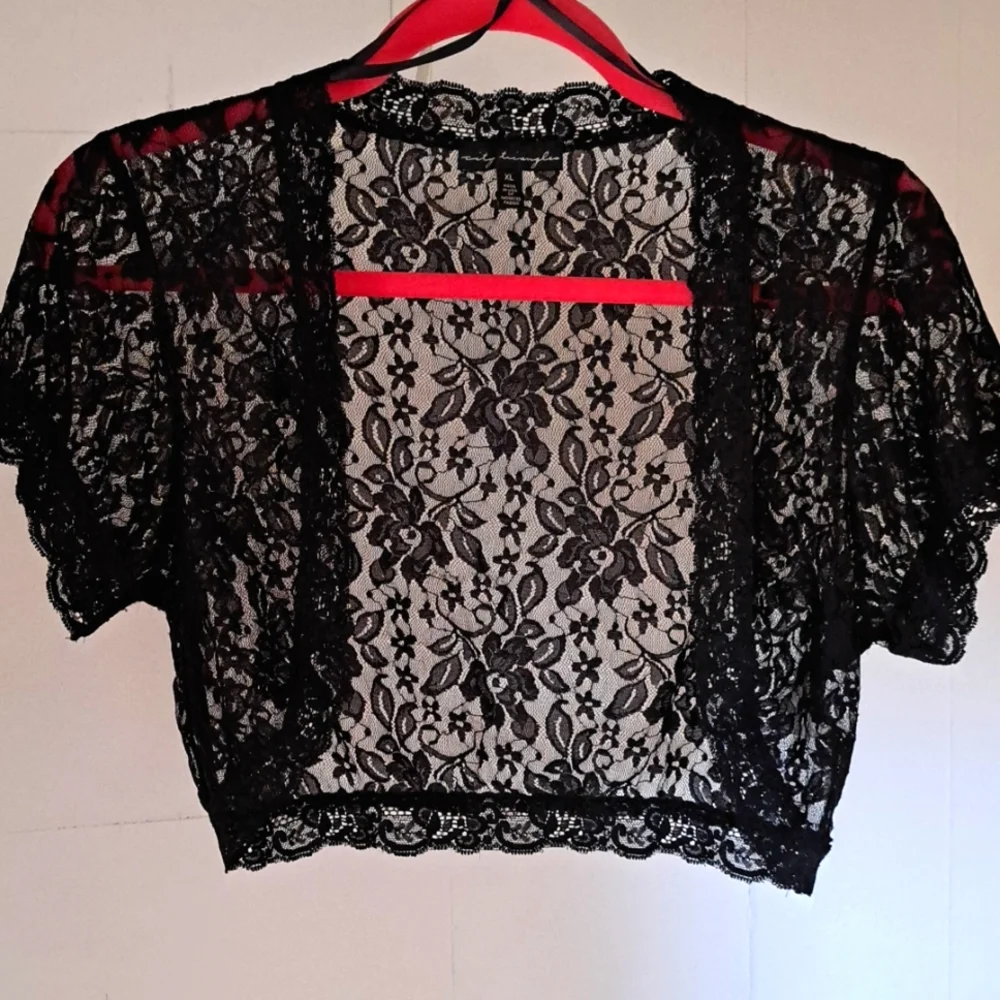 Black lace short cover-over - Picture 1 of 3